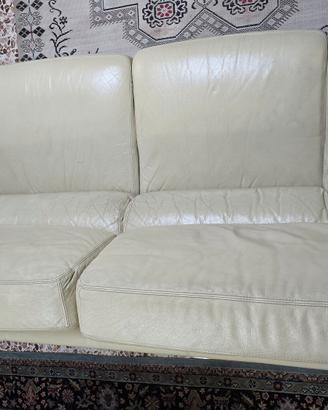 Due divani in pelle 4 posti