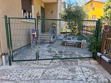 Cancello in acciaio verde 