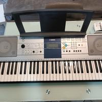 Tastiera Yamaha PSR-E323