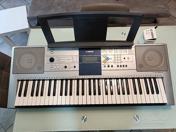 Tastiera Yamaha PSR-E323