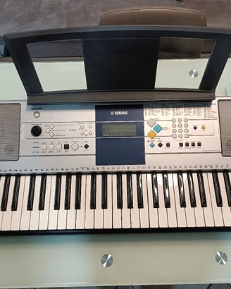 Tastiera Yamaha PSR-E323