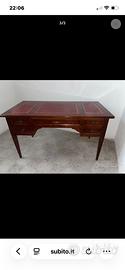Scrivania in legno