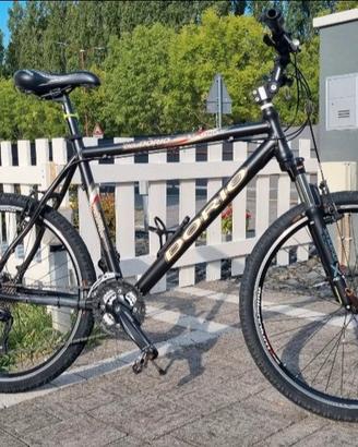 Mountain Bike nera