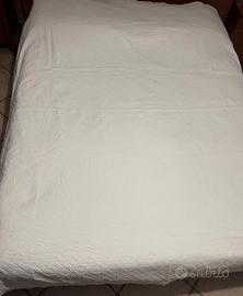 coperta ricamata Bianca con bordi in pizzo 