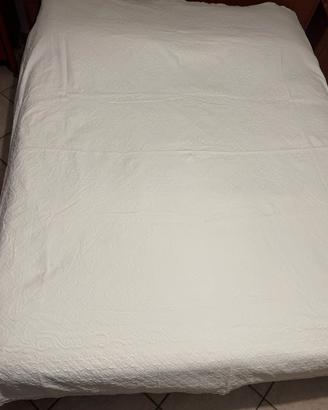 coperta ricamata Bianca con bordi in pizzo 