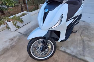 Piaggio Beverly 300 hpe, anno 2024