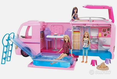 Camper più casa della Barbie più accessori.