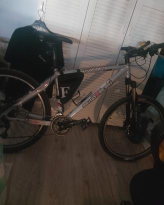 bicicletta in alluminio 