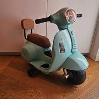 Piaggio Vespa giocattolo elettrica / Celeste