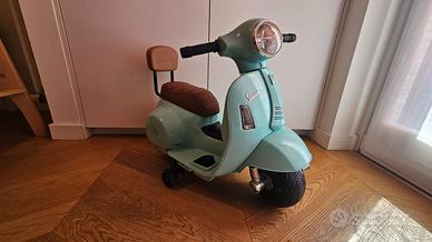 Piaggio Vespa giocattolo elettrica / Celeste