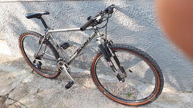 bicicletta MTB