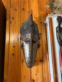 Maschera Tribale Africana in Legno e Metallo Rame