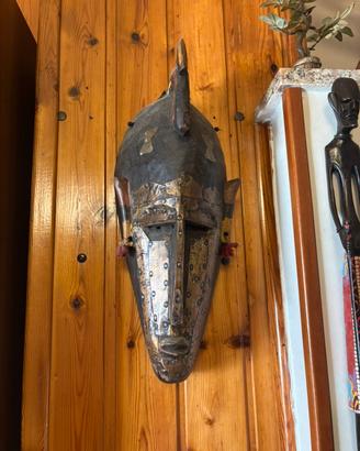 Maschera Tribale Africana in Legno e Metallo Rame