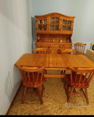 Sala completa di mobili