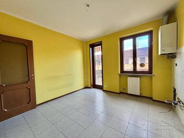 MORTARA VIC.: AMPIO TRILOCALE CON AUTORIMESSA