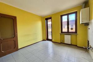 MORTARA VIC.: AMPIO TRILOCALE CON AUTORIMESSA