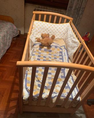 lettino per bebè in legno con materasso e parac