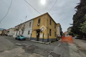 CASA SEMINDIPENDENTE A REGGIO DI CALABRIA