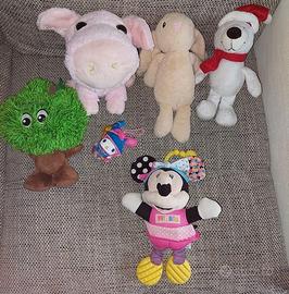 Minnie e vari peluche puliti + palla morbida