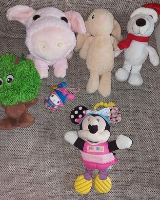 Minnie e vari peluche puliti + palla morbida