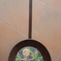 Antica padella usata per cottura cibi nei camini