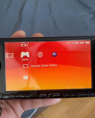 PSP slim + 1 gioco + Batteria Nuova + Caricatore
