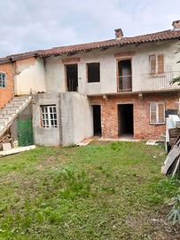 Rustico a Villafranca Piemonte centro con cortile