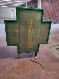Insegna farmacia anni 70/80 alluminio e plastica