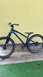 Bici dirt jump dartmoor two6player pro