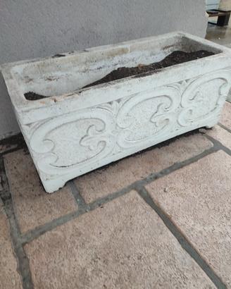 Fioriera in cemento bianco
