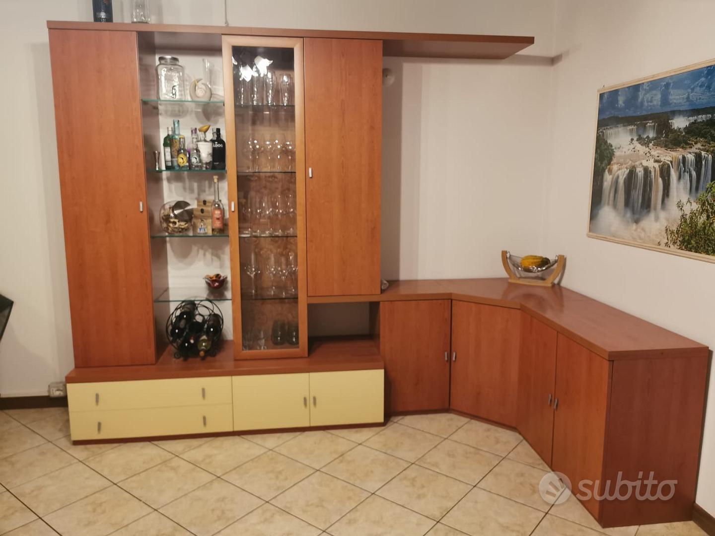 Credenza angolare in legno Arredamento e Casalinghi In vendita a Mantova