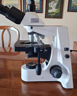 Microscopio AmScope Mod. T660C
