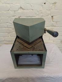 Taglia carta cartone, scantonatrice