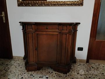 Credenza in legno scuro con cassetto e sportelli