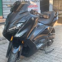 Yamaha tmax 560