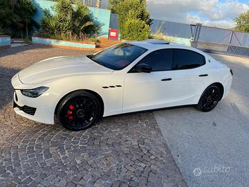Maserati Ghibli 3.0 V6 Diesel 275 CV – Iva Esposta