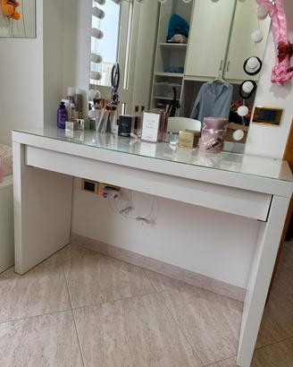 ULTIMI GIORNI- tavolo/toeletta trucco