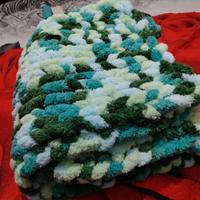 Coperta Artigianale in Maglia a Mani Libere