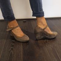Scarpe in camoscio e pelle tortora