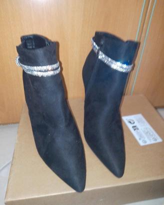 stivaletti con tachi 