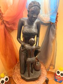 Scultura africana in legno massiccio