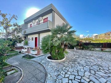 VILLA A SCHIERA A CAMPOMARINO