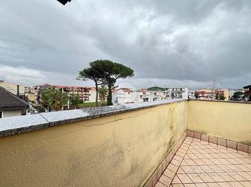 MANSARDA A GIUGLIANO IN CAMPANIA