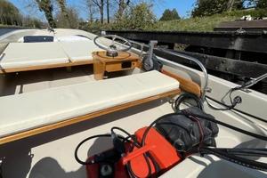 BOSTON WHALER 13