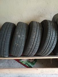 pneumatici Pirelli con cerchi