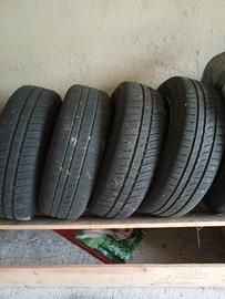 pneumatici Pirelli con cerchi