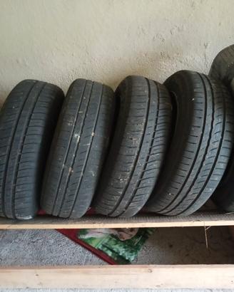 pneumatici Pirelli con cerchi