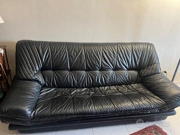 Divano e poltrona in pelle