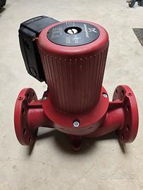 Grundfos UPS 40- 120 F Pompa di riscaldamento 230