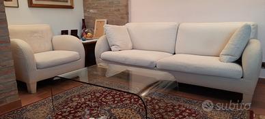 Divano,poltrona, tavolino.